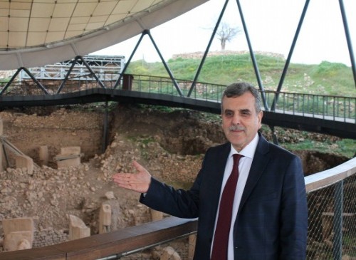 Başkan Beyazgül Göbeklitepe'de uzaylıları işaret etti