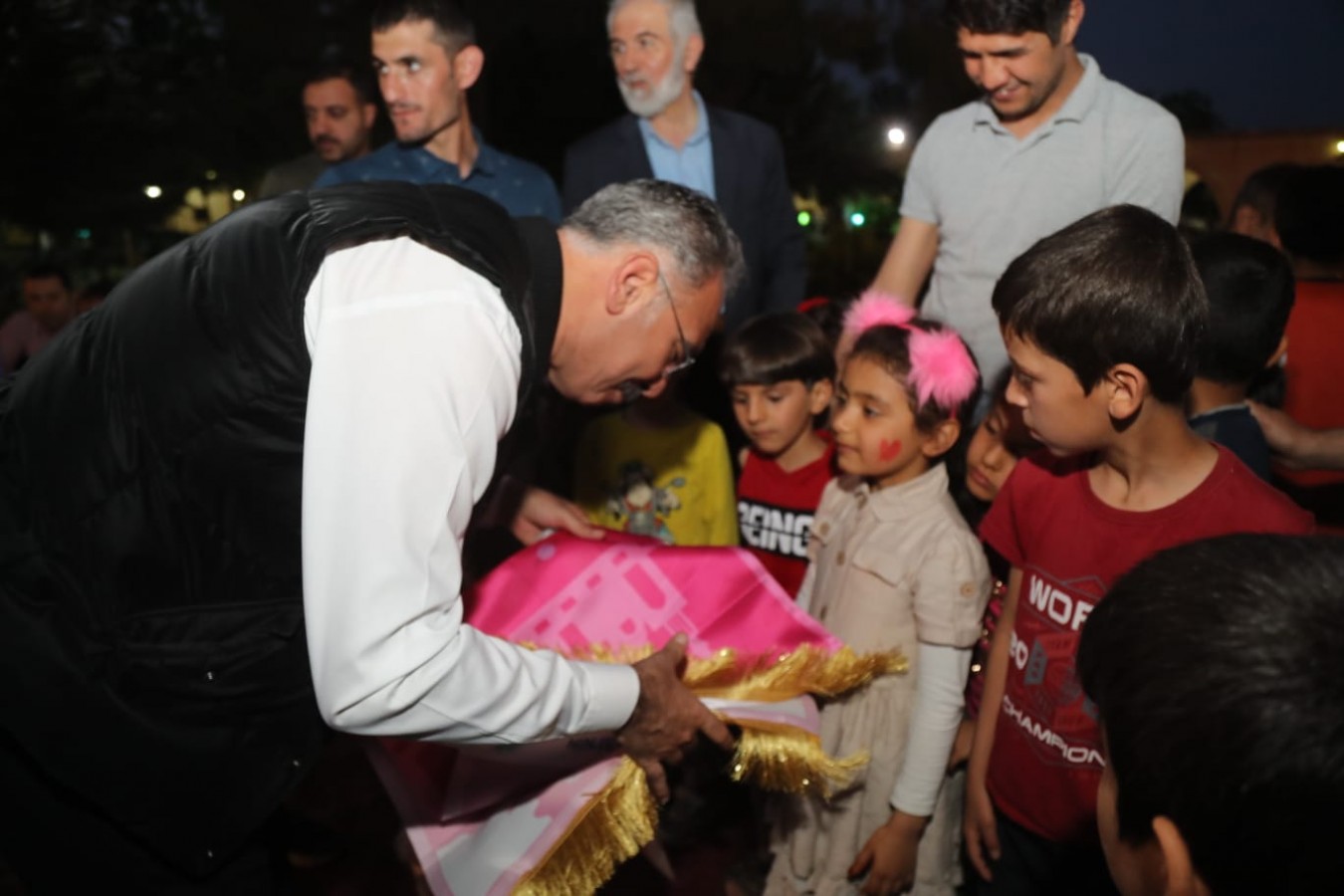 Eyyübiye Belediyesi'nden öğrencilere hediye seccade