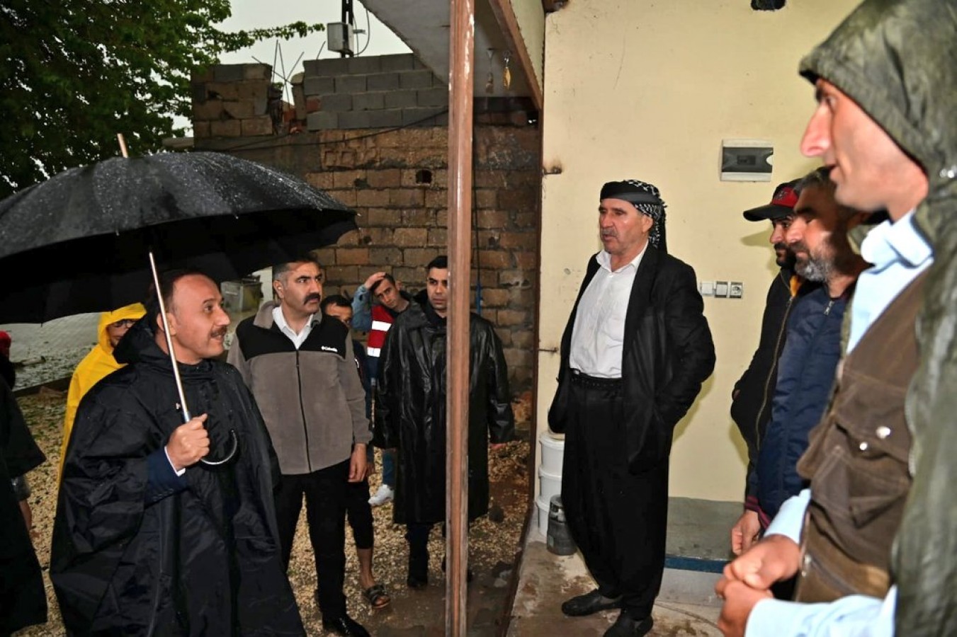 Vali Erin sel bölgesi Hilvan'a gitti