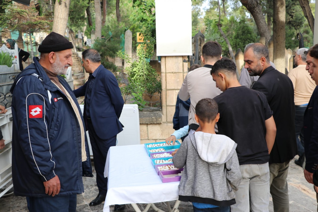 Mezarlıklarda lokum ikramı