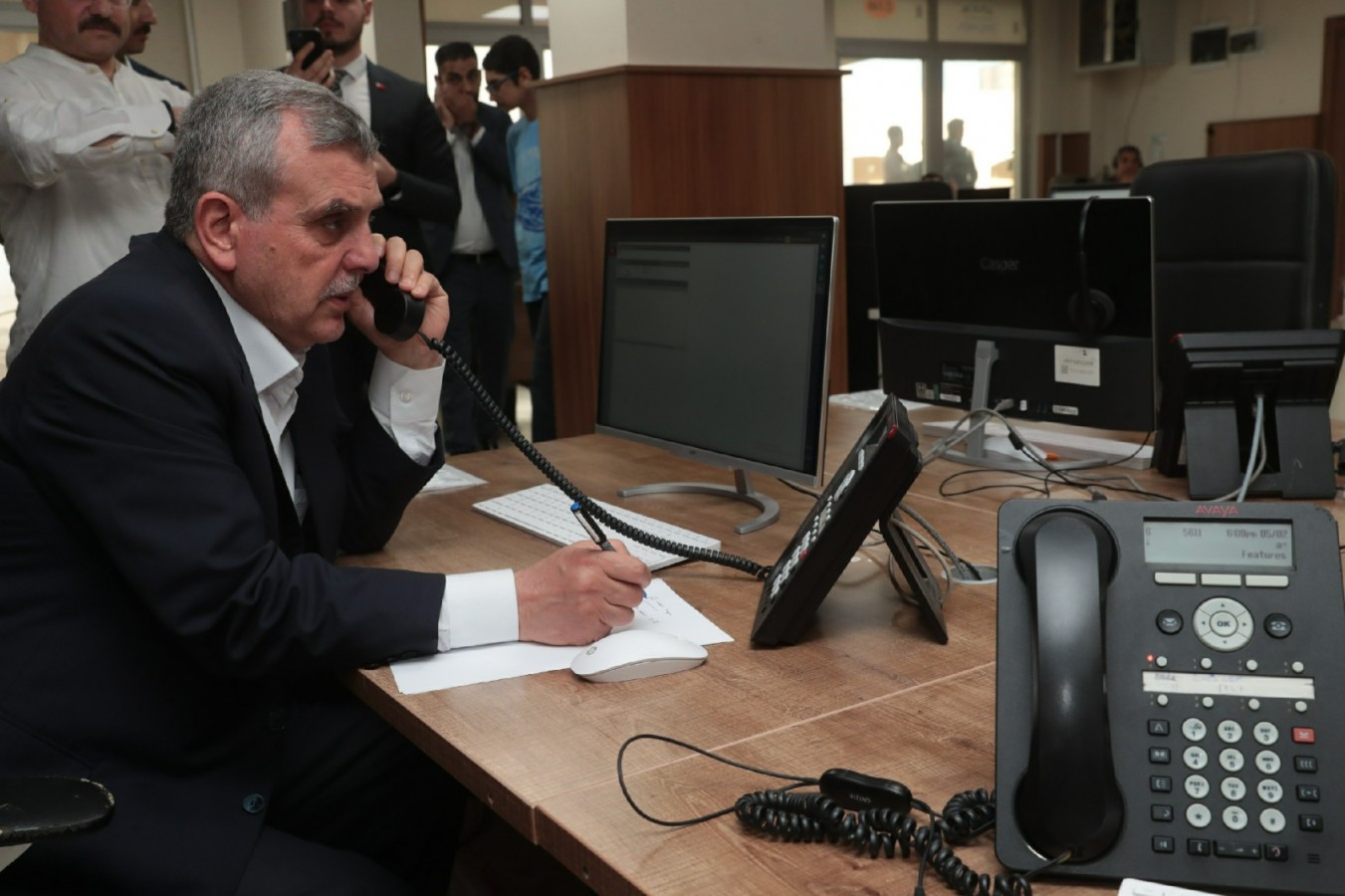 Beyazgül, çağrı merkezine gelen aramaları yanıtladı