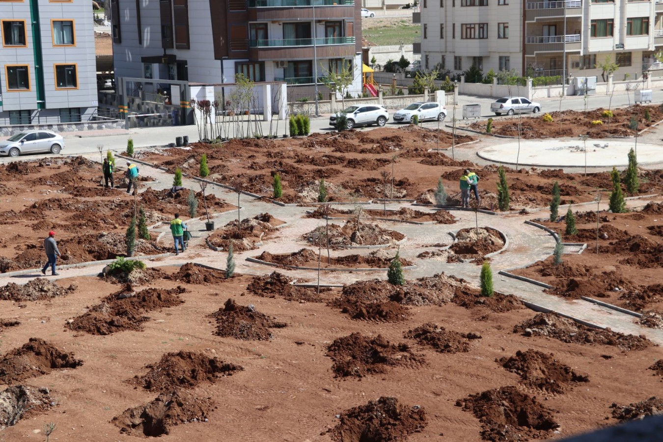 Karaköprü’ye yeşil alanlar kazandırılıyor