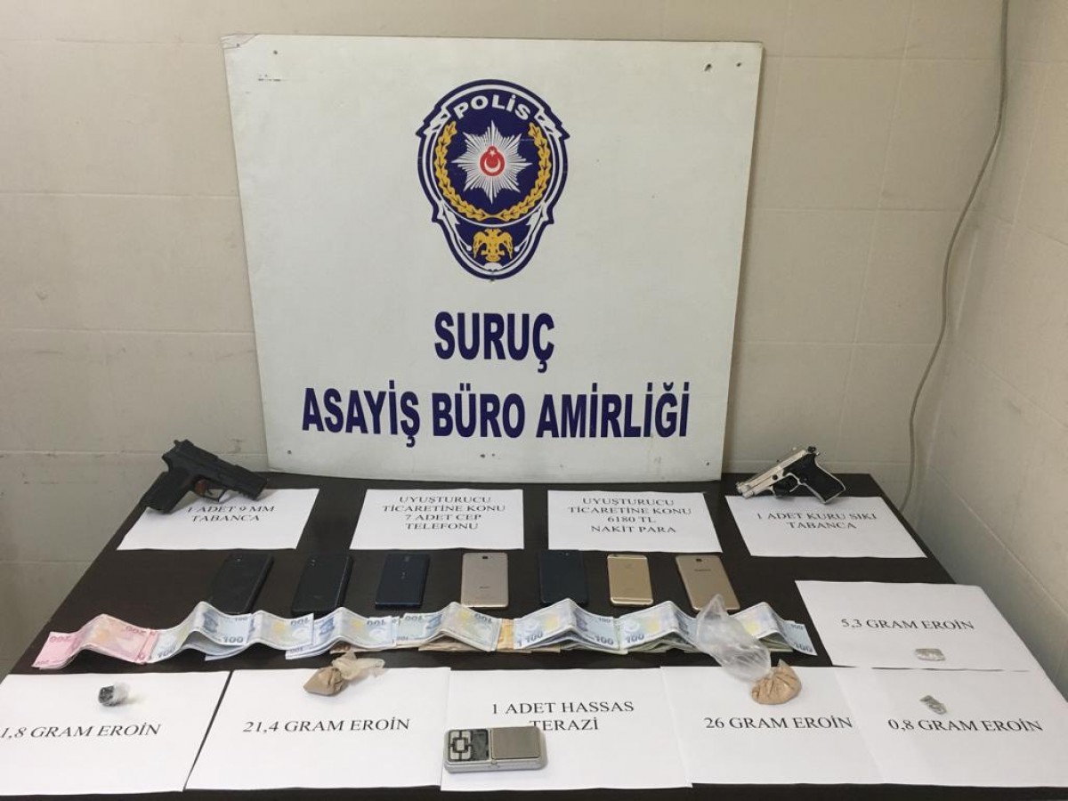 Suruç'ta uyuşturucu tacirlerinin evine baskın düzenlendi