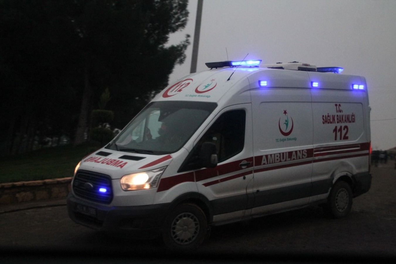Yolun karşısına geçmeye çalışan yayaya araç çarptı!