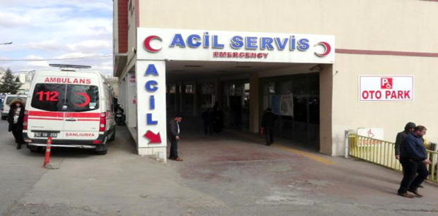 Urfa'da fırtınada tente yayaların üzerine düştü! Yaralılar var