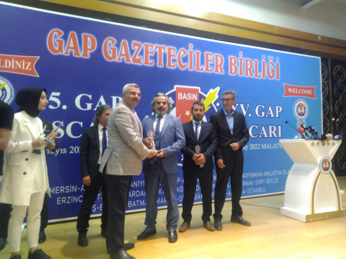 Gazeteci İnan'a ödül
