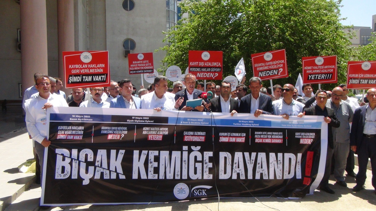 Şanlıurfa Büro-Memur-Sen'den oturma eylemi