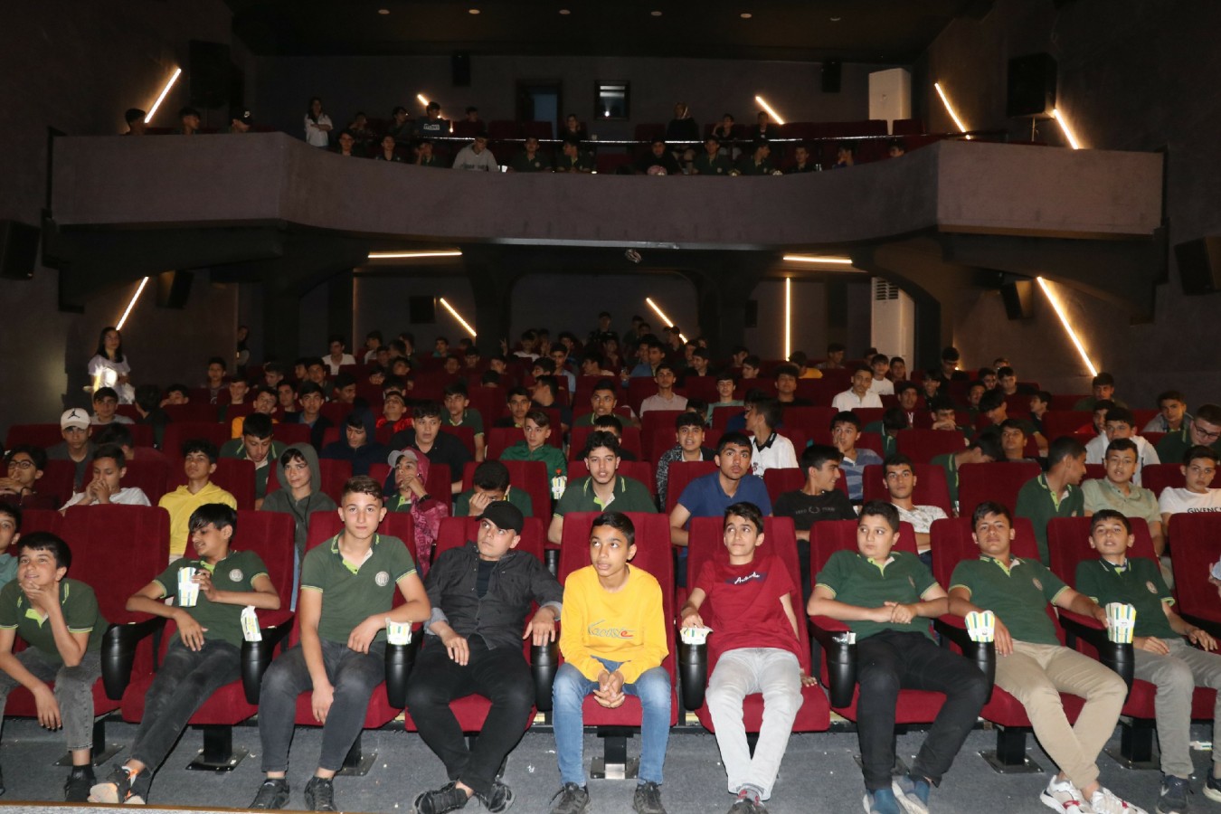 Urfalı öğrenciler sinema keyfi yaşadı