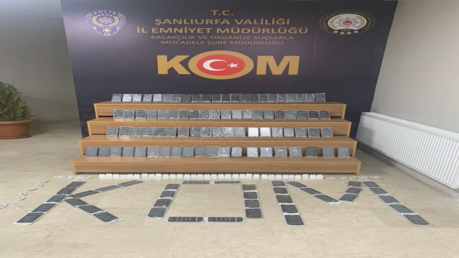 Emniyetin operasyonunda çok sayıda gümrük kaçağı telefon ele geçirildi!