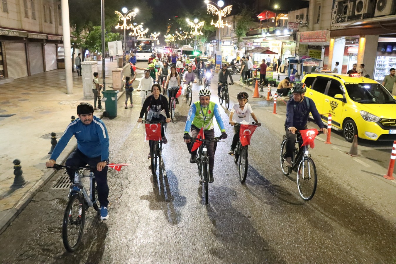 Gençlik Bayramı'nda Şanlıurfa sokaklarında pedal çevirdiler