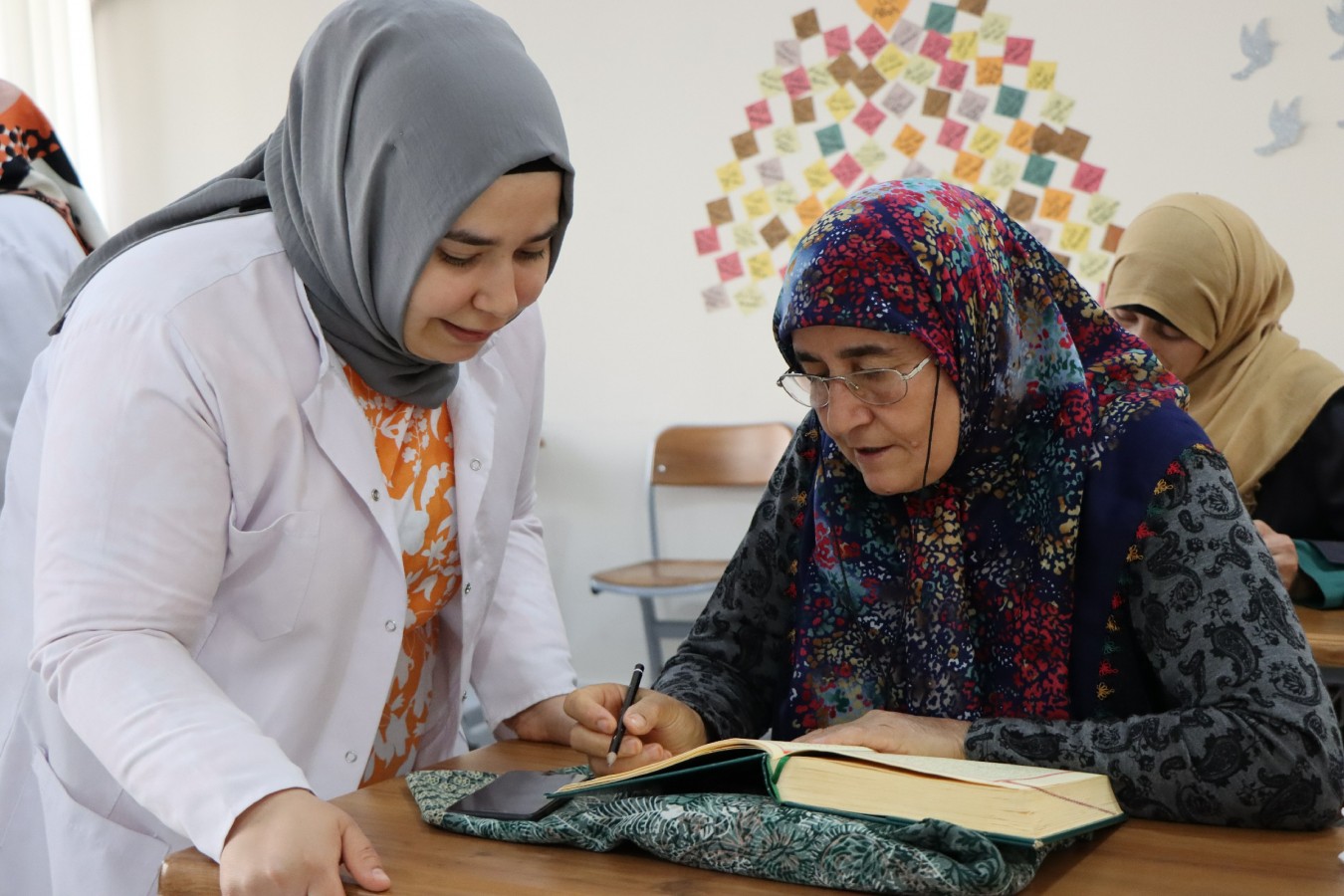 Kadınlar hem öğreniyor hem ev ekonomilerine katkı sağlıyor