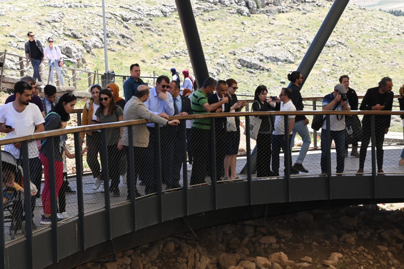 Vali Ayhan Göbeklitepe’yi gezip yetkililerden bilgi aldı