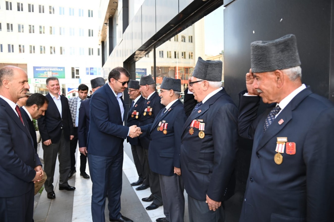 Vali Ayhan’dan Şehit ve Gazi derneklerine ziyaret