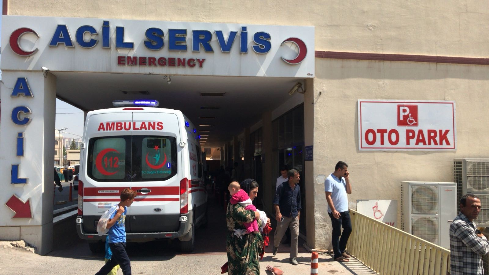 Urfa’da bir genç bıçakla intihara kalkıştı