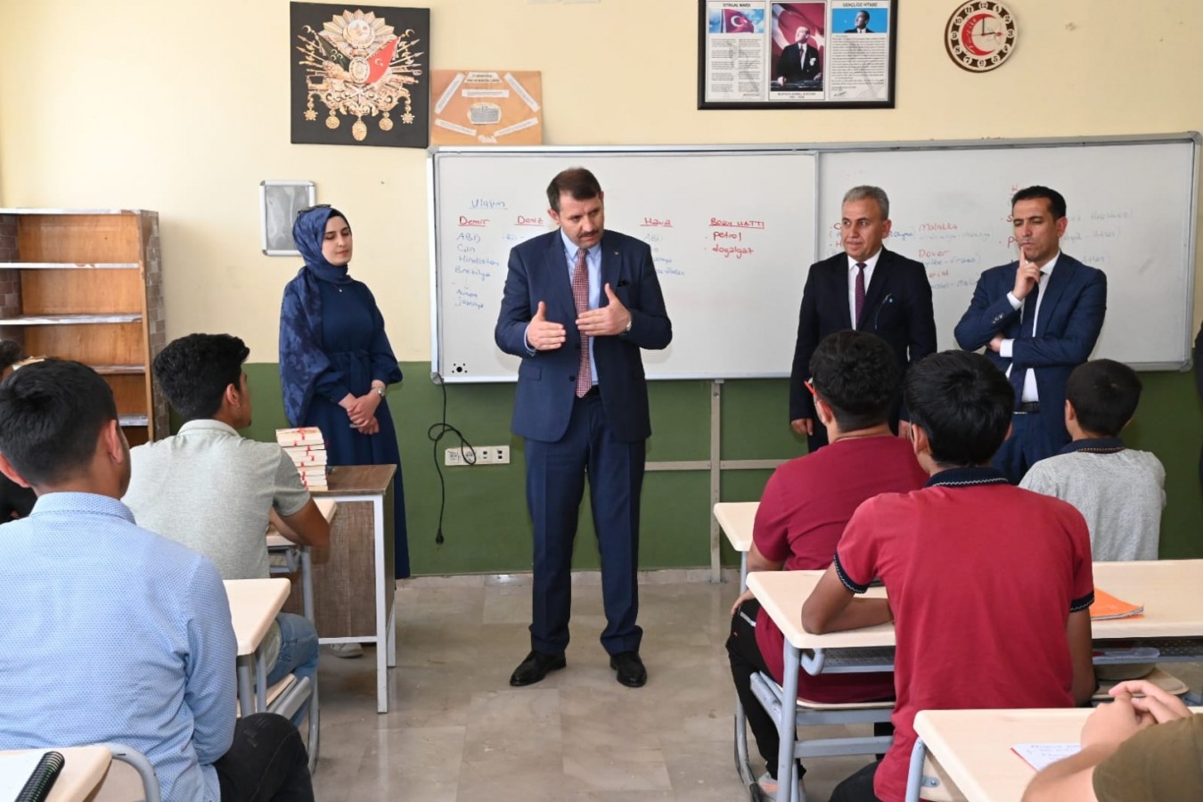 Vali Ayhan: Genç potansiyeli akademik anlamda destekleyeceğiz
