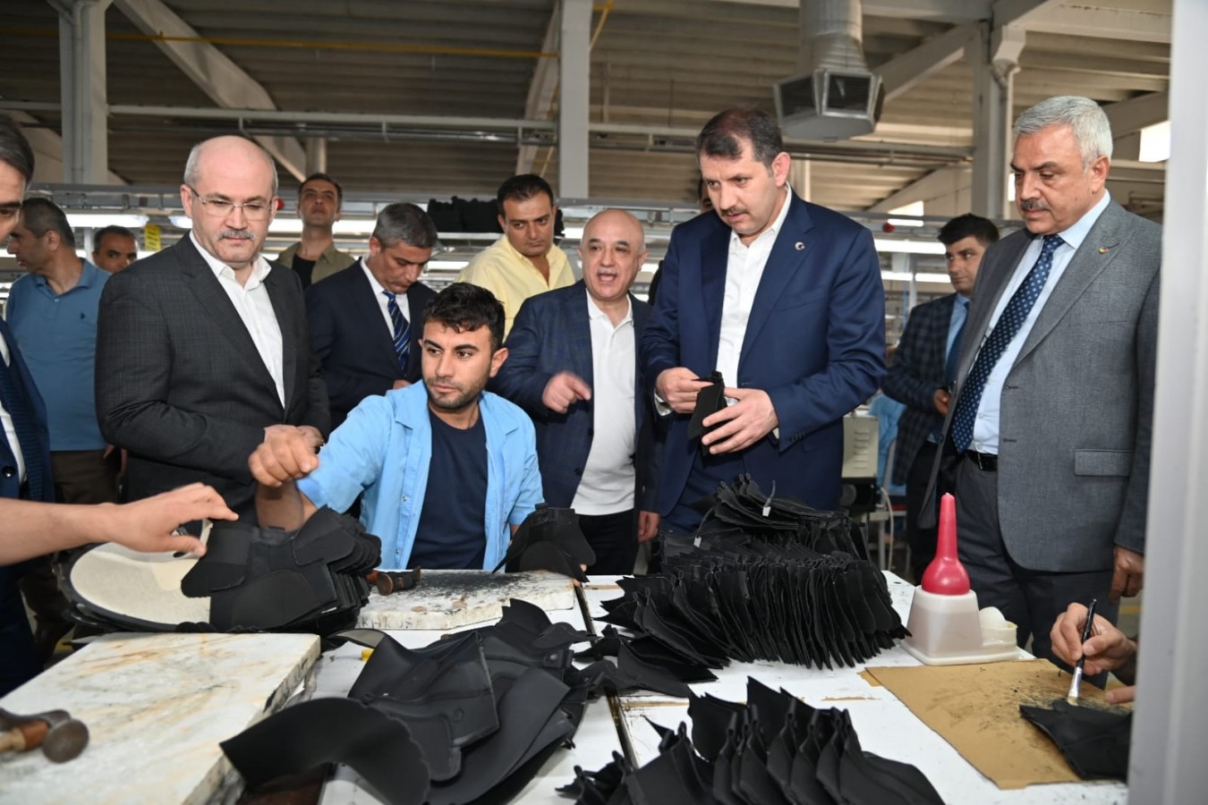 Vali Ayhan: Üretimin en büyük destekçisi olacağız