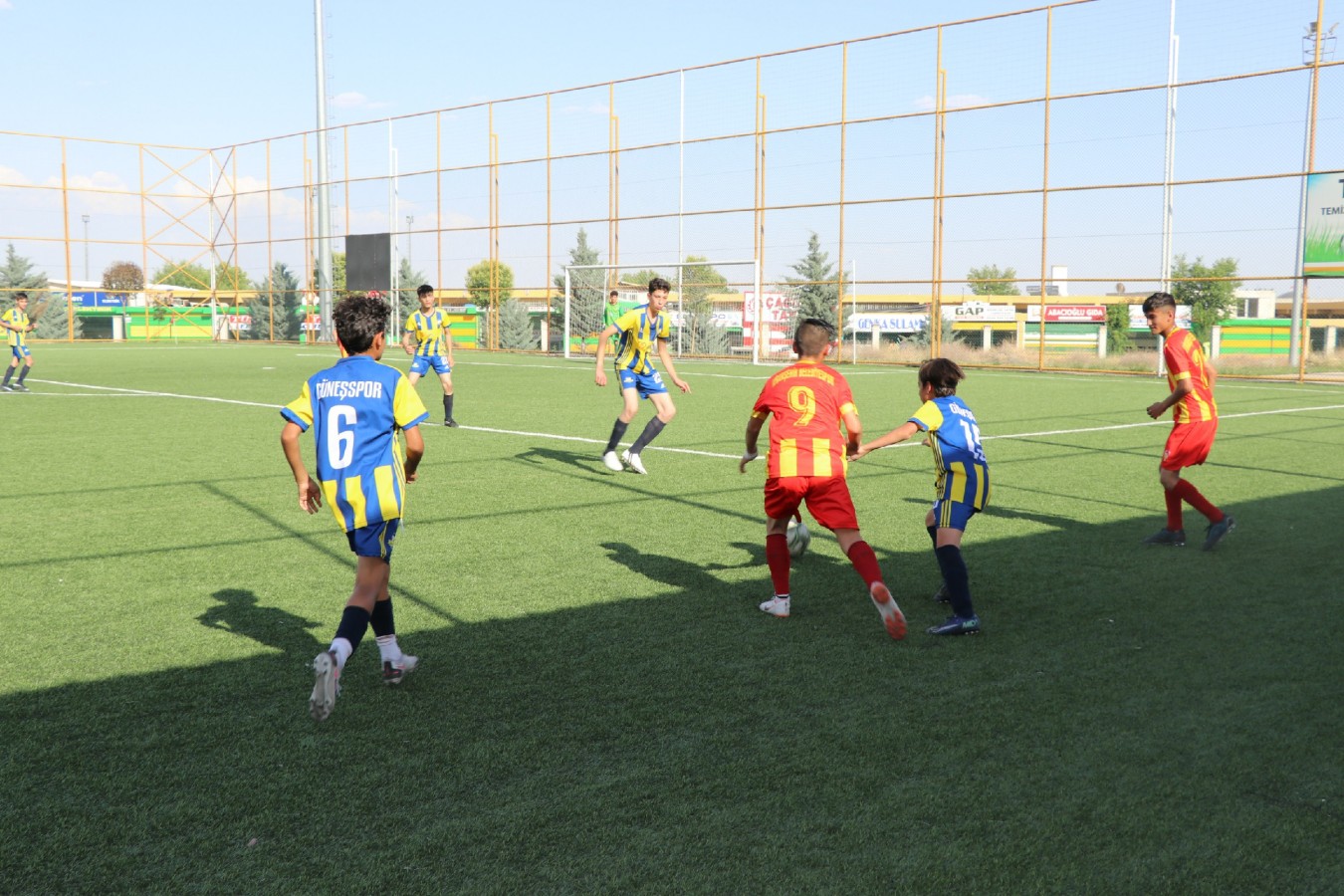 Genç sporcular yeteneklerini sergiledi