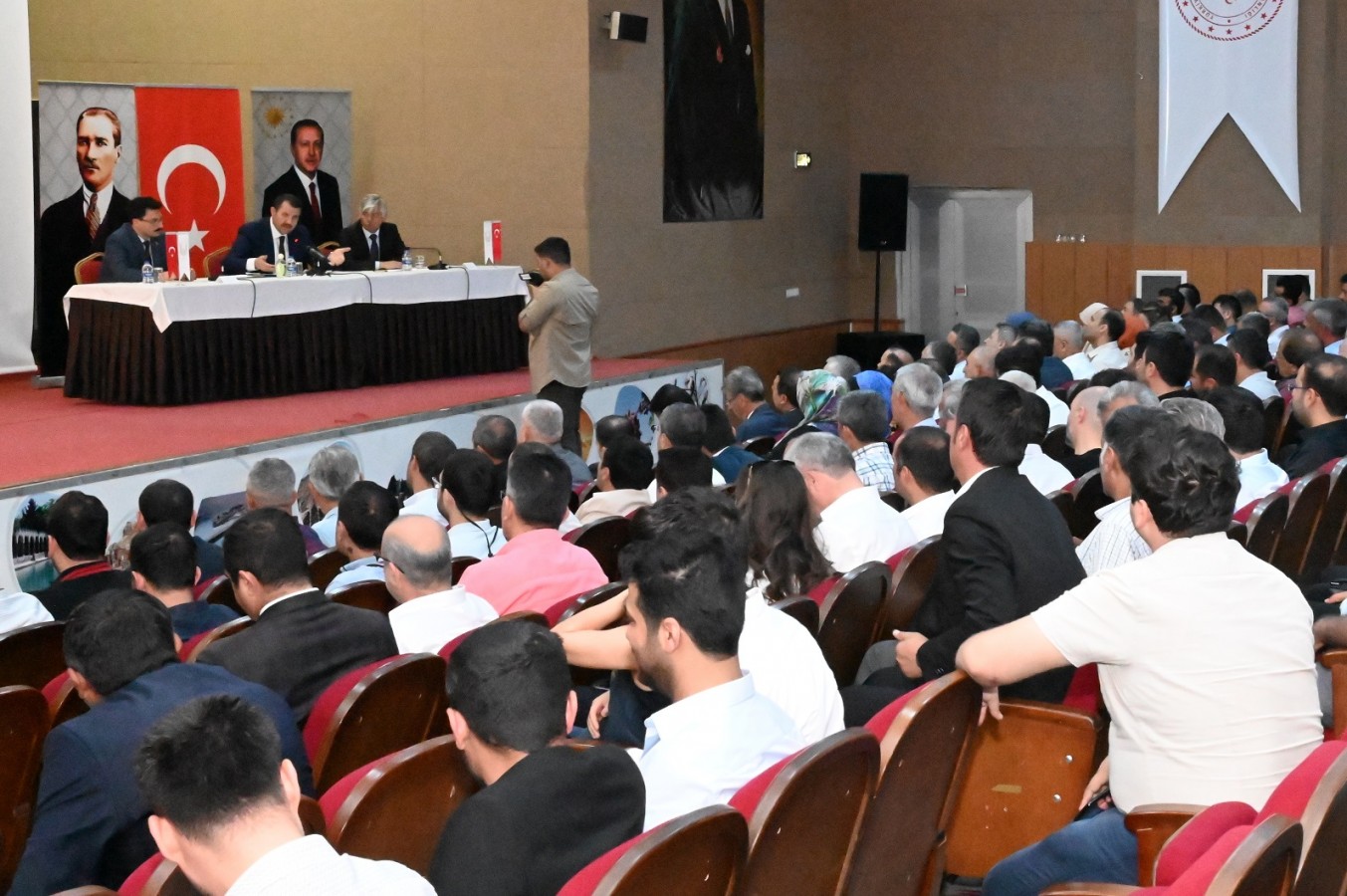 Vali Ayhan: Eğitime kara sevdalı birisiyim