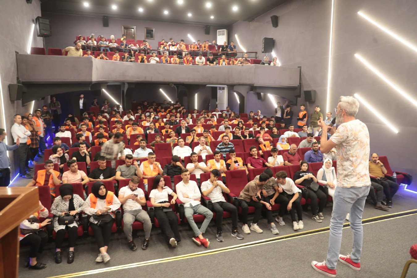 Gençler Stand-Up gösterisinde eğlenceli anlar yaşadı