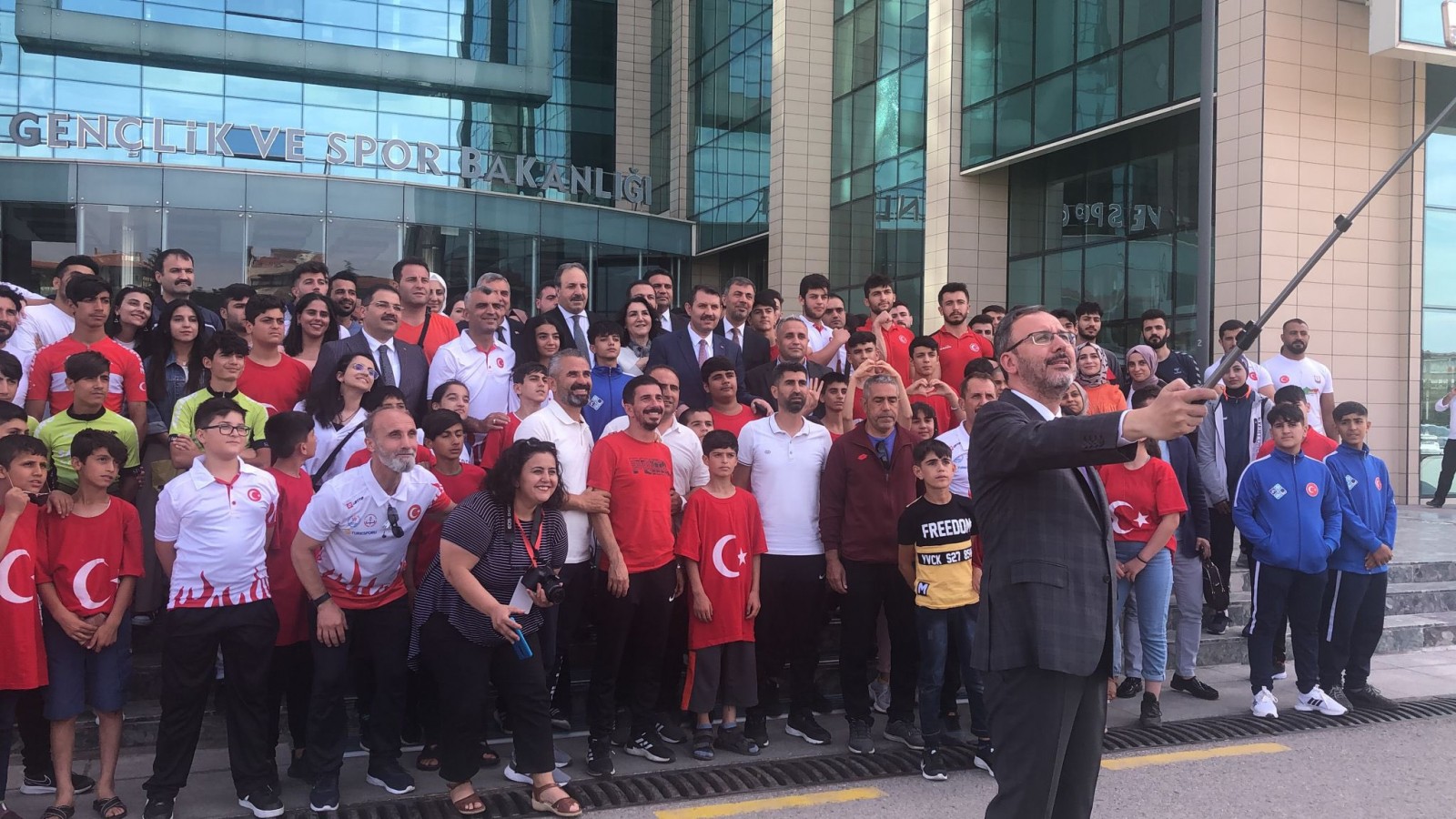 Şanlıurfa'ya spor ve gençlik alanında dev projelerin imzaları atıldı