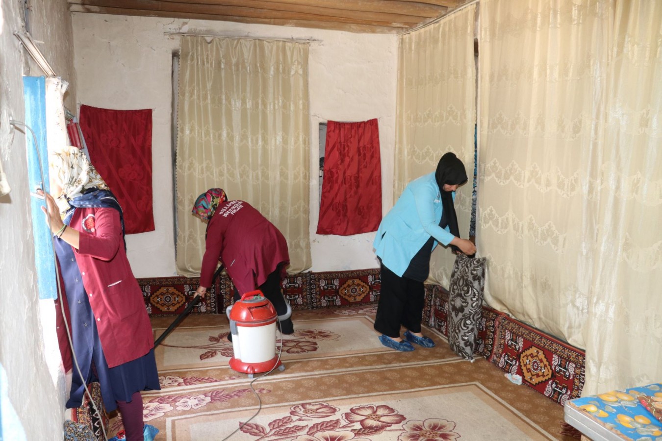 Karaköprü'de bakıma muhtaç yaşlılara evde bakım hizmeti