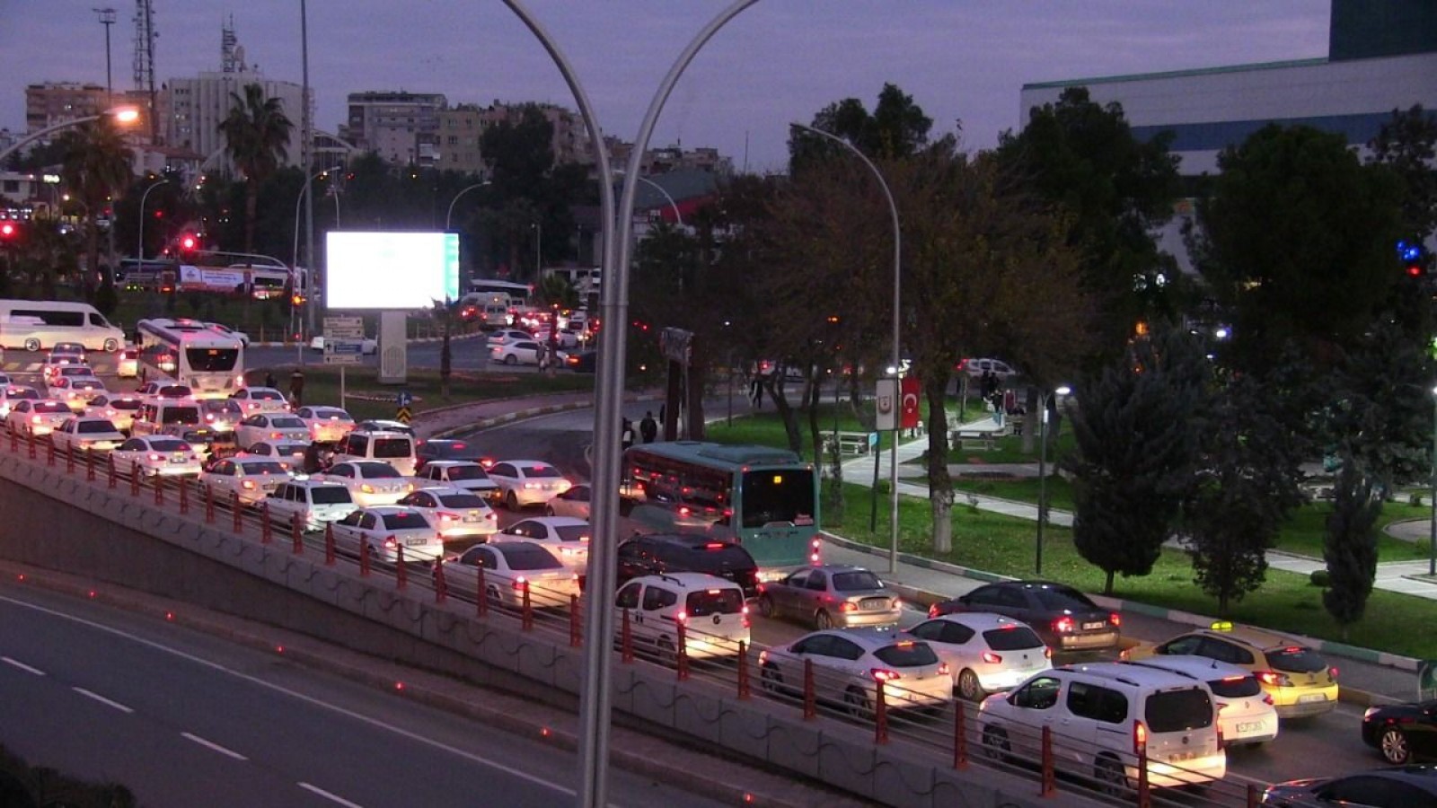Şanlıurfa’daki trafik çilesine İngiltere modeli