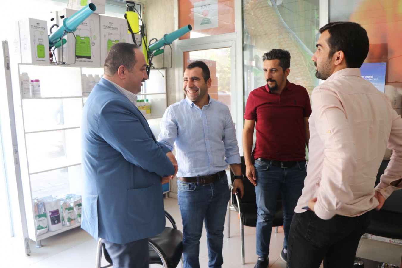 Başkan Ekinci güne esnaf ziyaretiyle başladı