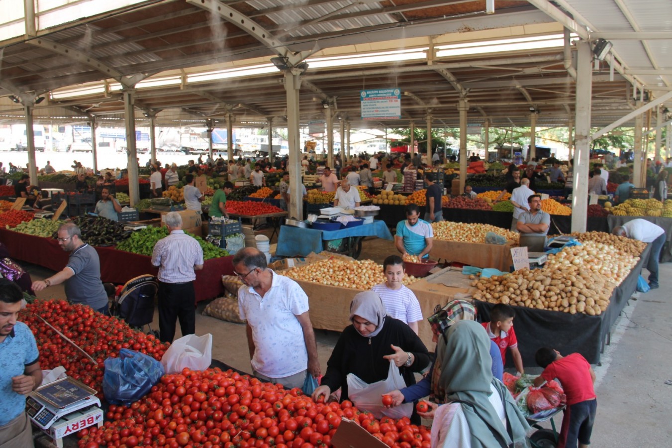 Havalar ısındı, pazarda fiyatlar az da olsa düştü