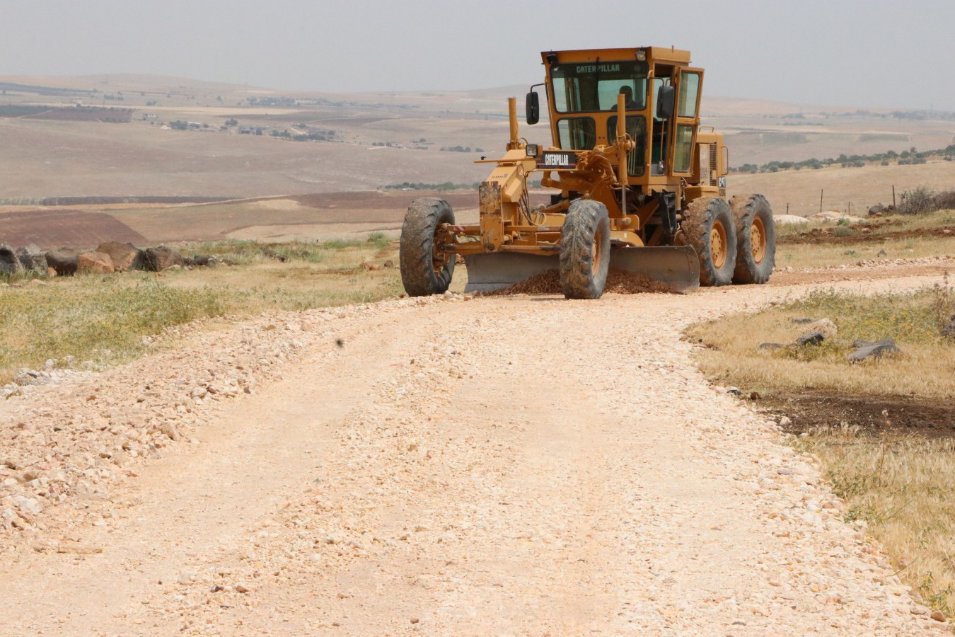 Haliliye’de kırsal üç mahallede yol yapım çalışması başladı