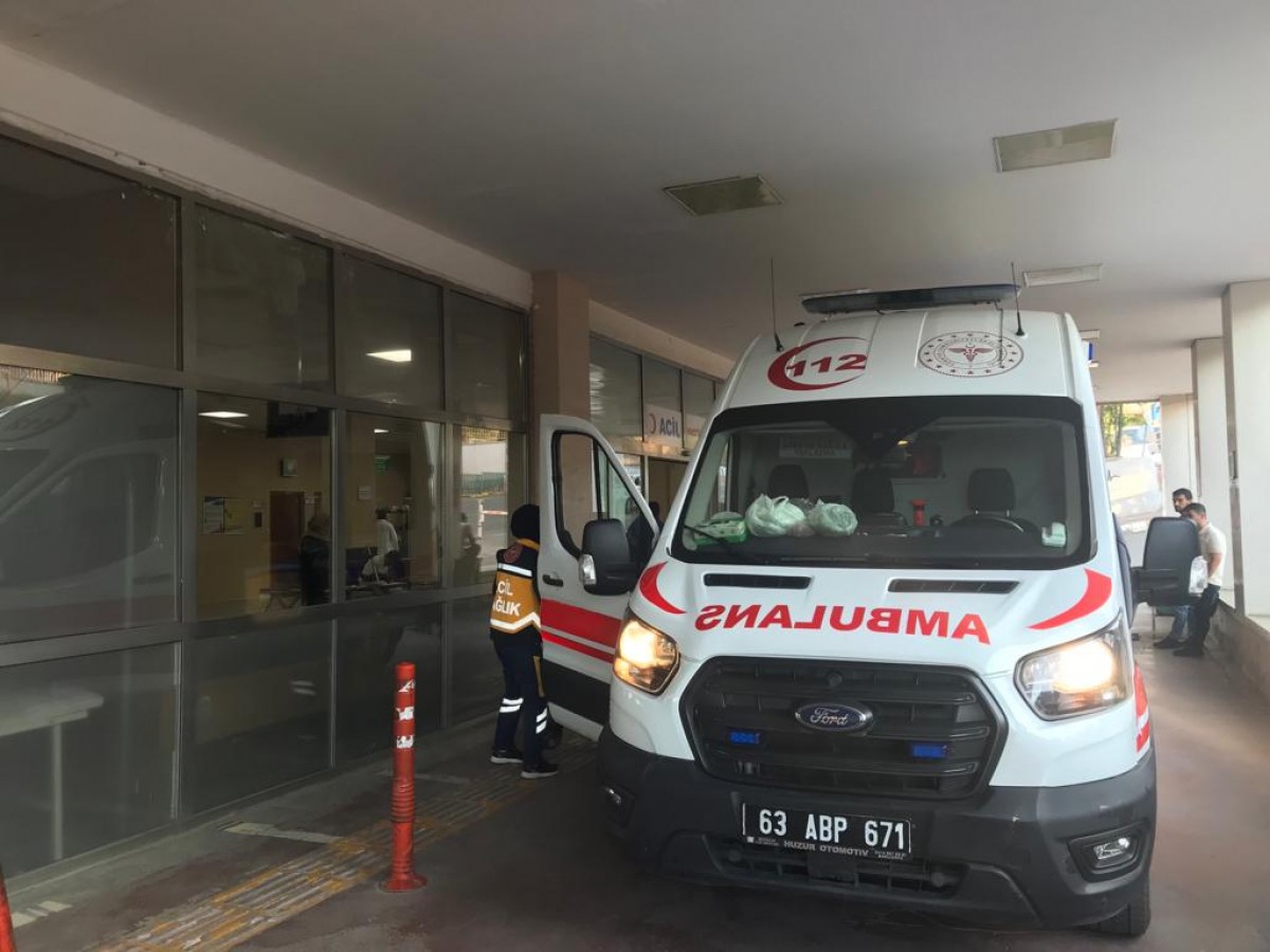 Urfa’da genç kız bileklerini kesti!