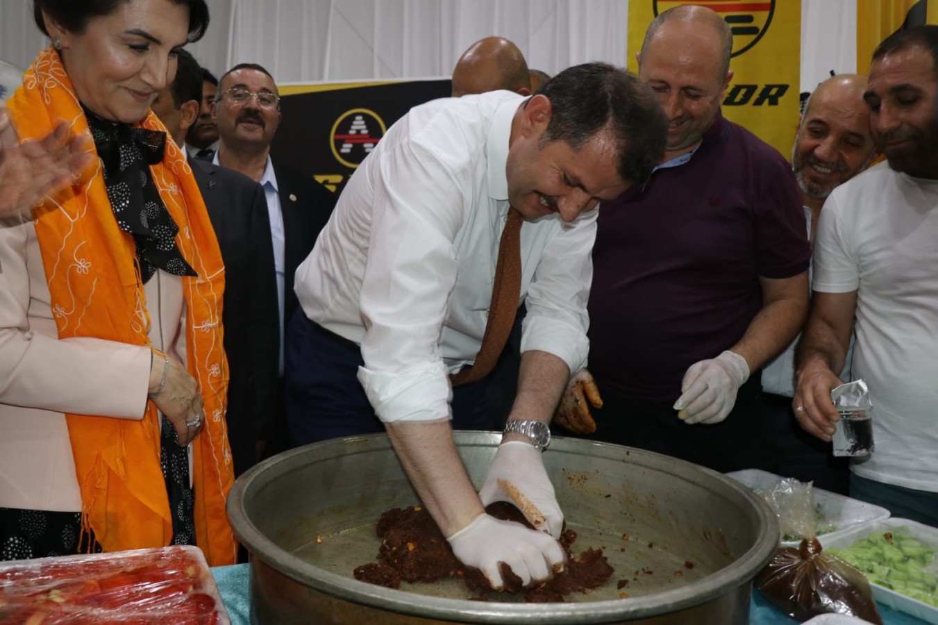 Vali Ayhan çiğ köfte yoğurdu