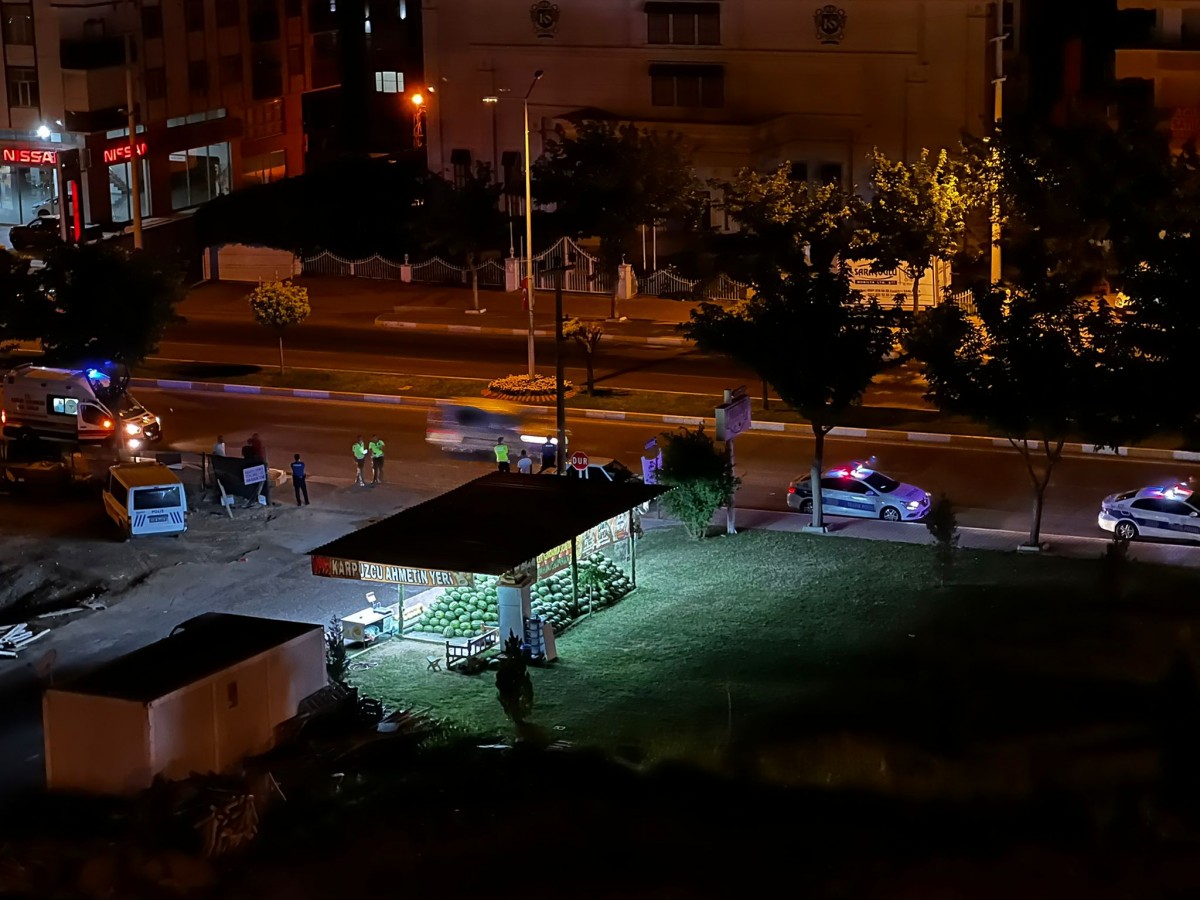 Karaköprü'de tek taraflı kaza: 2 yaralı