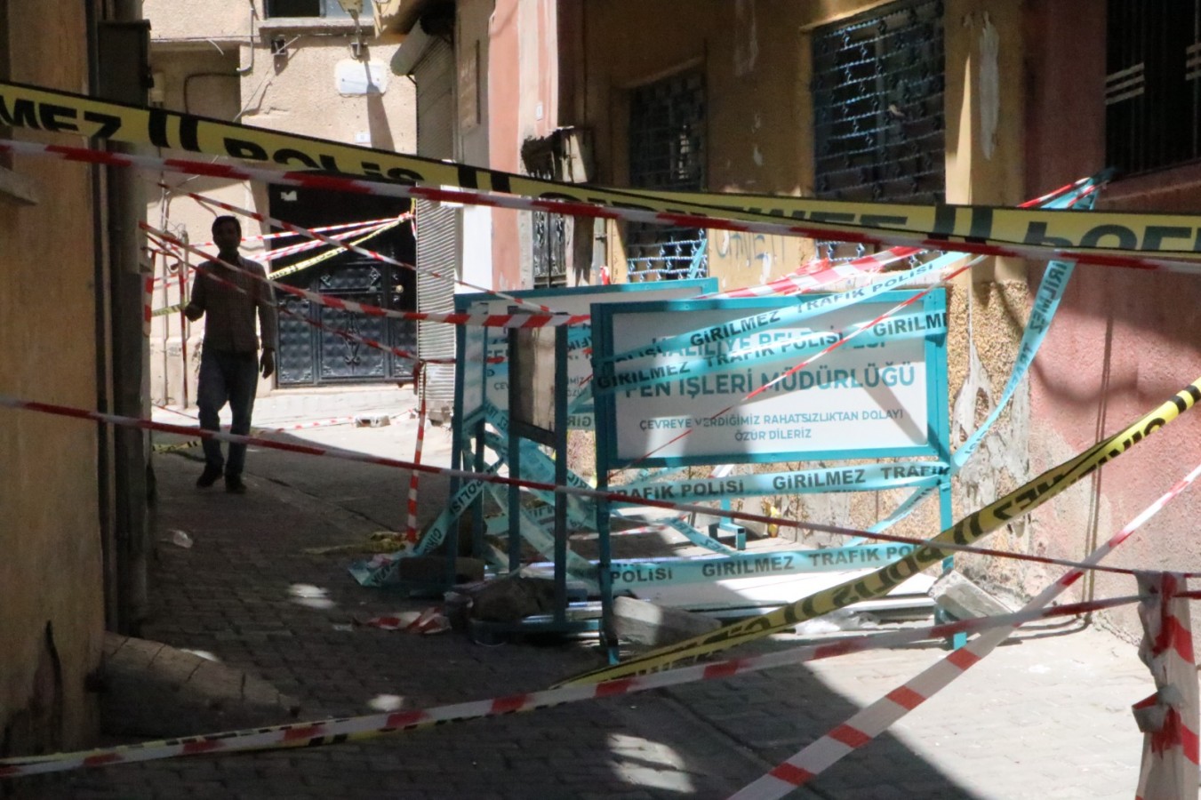 Urfa’da yol çökmüştü, riskli evler tahliye edildi