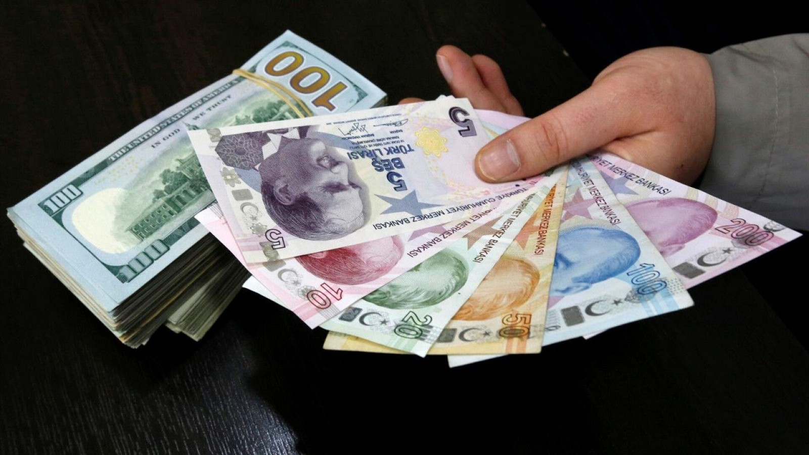 Dolar haftaya düşüşle başladı