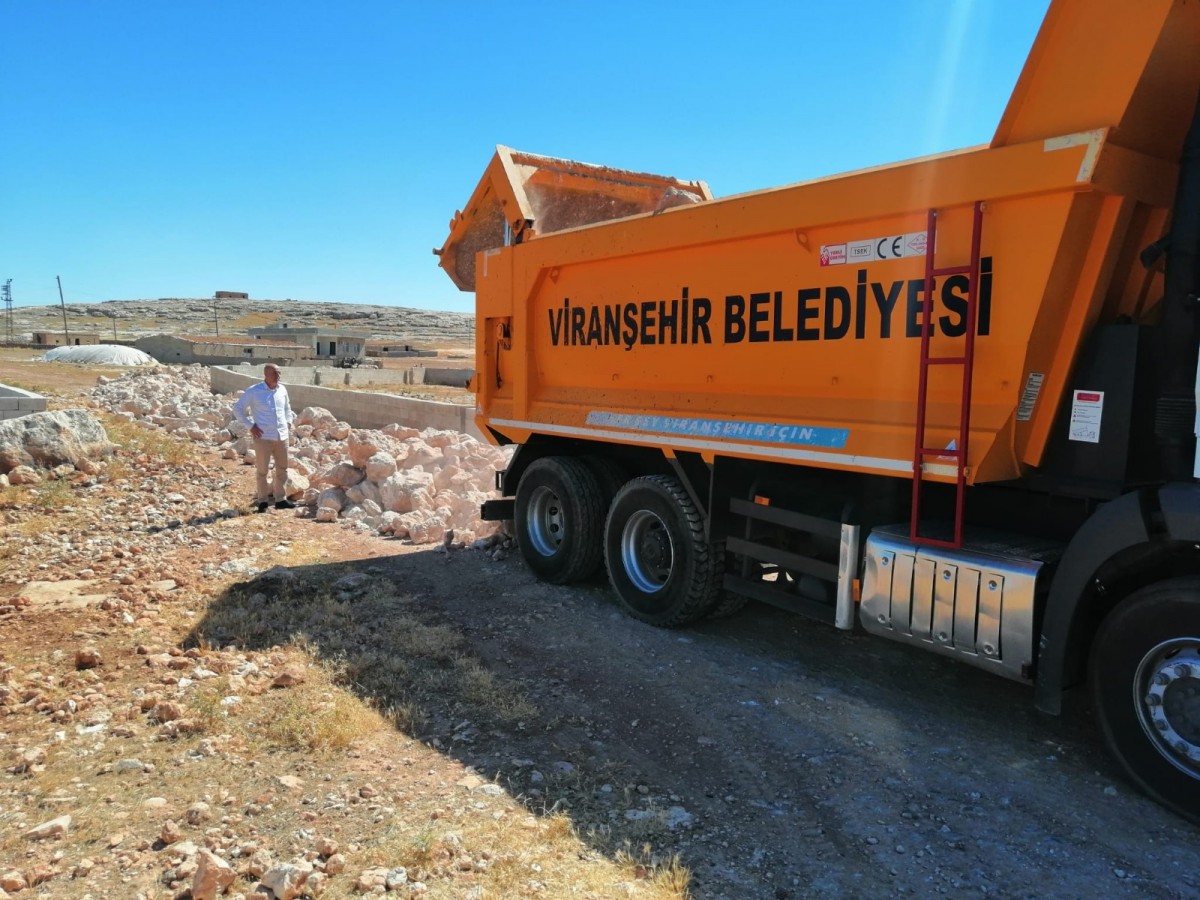 Viranşehir’de kırsal mahallede yol çalışması başladı