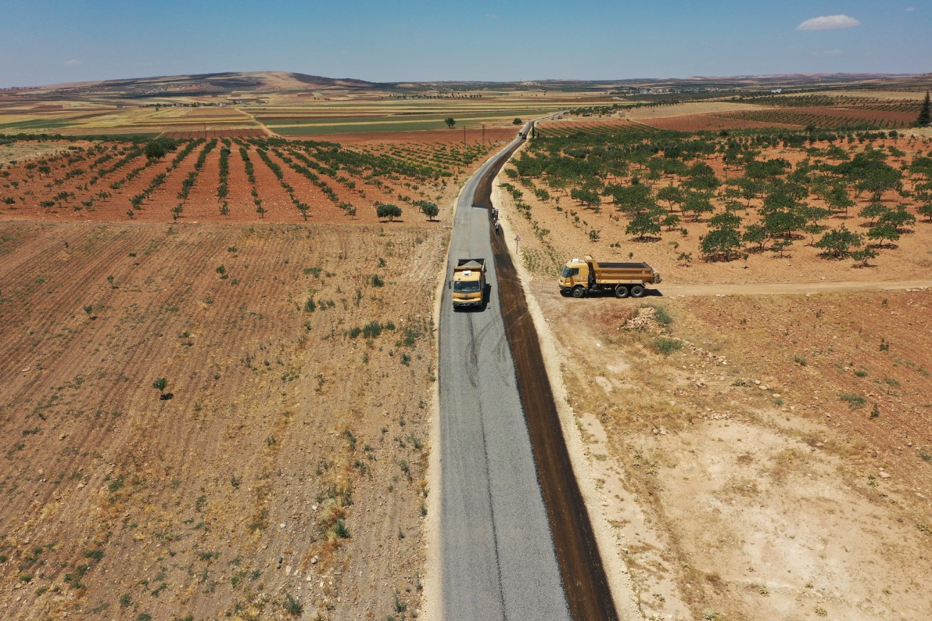 Şanlıurfa Büyükşehir Belediyesi’nden Suruç’ta sathi asfalt çalışması