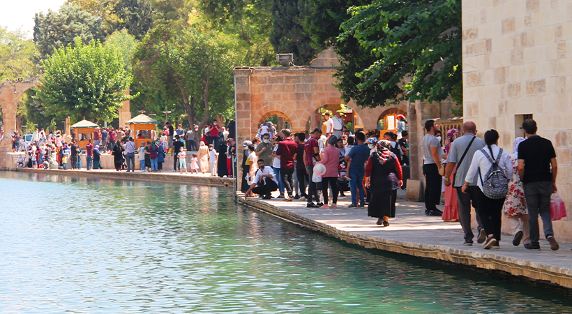 Kişi başına düşen vekil sayısı en az illerden biri Şanlıurfa
