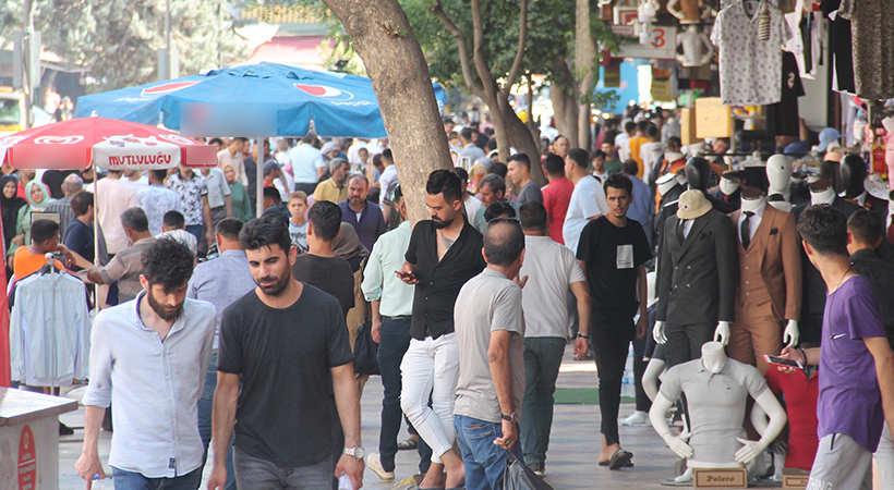 Şanlıurfa’da çarşıda arefe hareketliliği