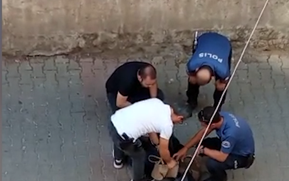 Şanlıurfa'da yakalanacağını anlayan hırsızlık şüphelisi valizi atıp kaçtı