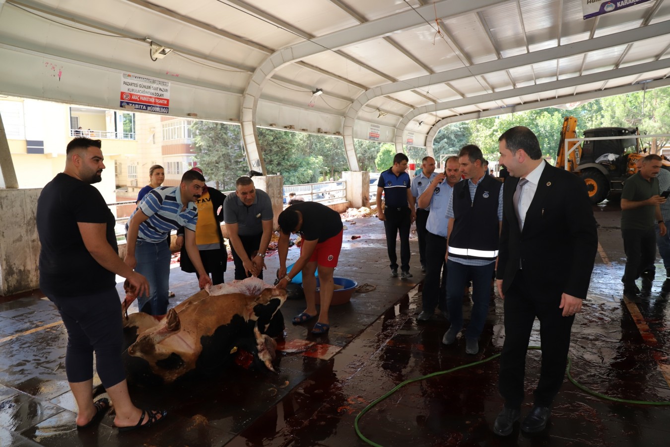 Başkan Baydilli kurban kesim alanlarını ziyaret etti