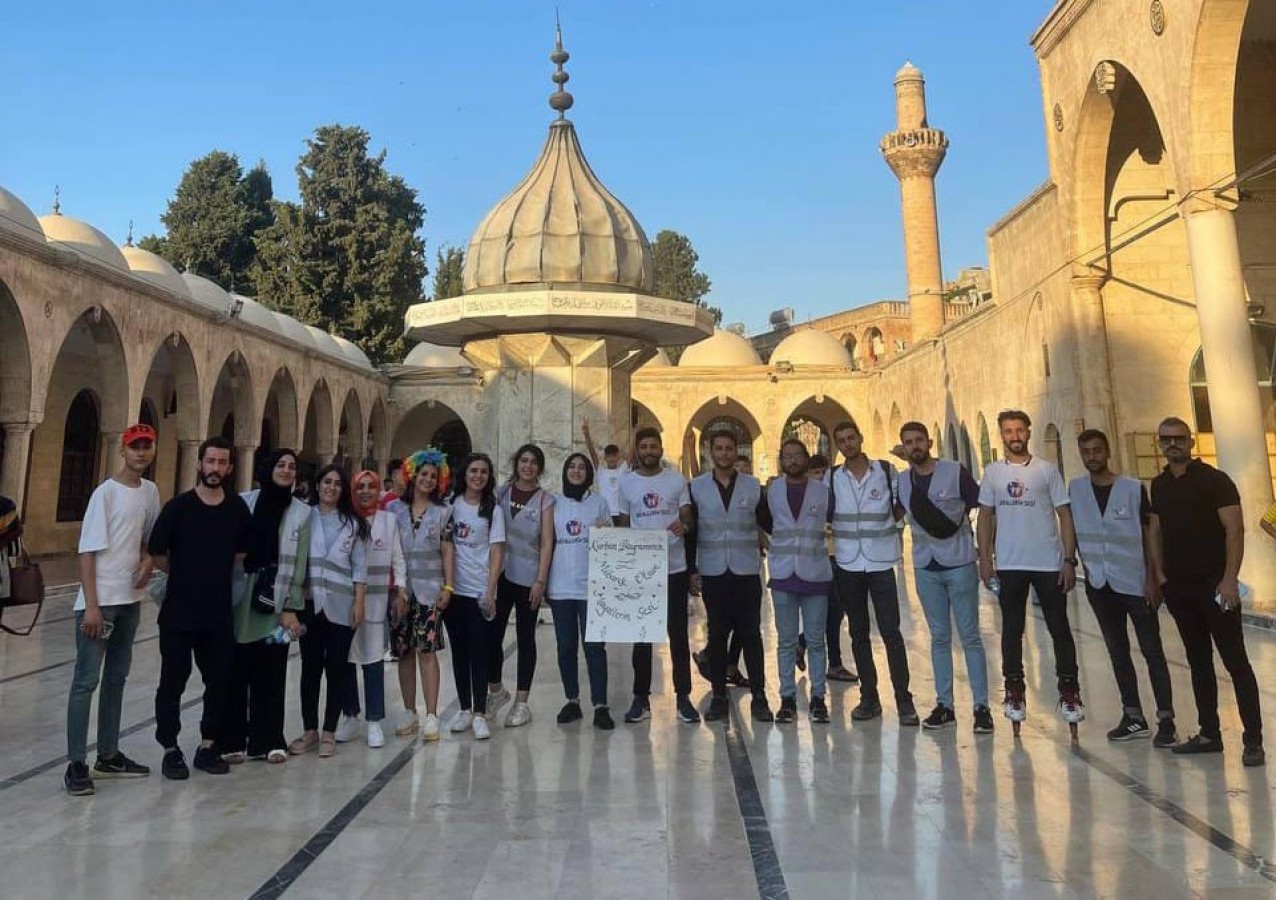 Urfa'da çocuklar için sokak sokak gezdiler