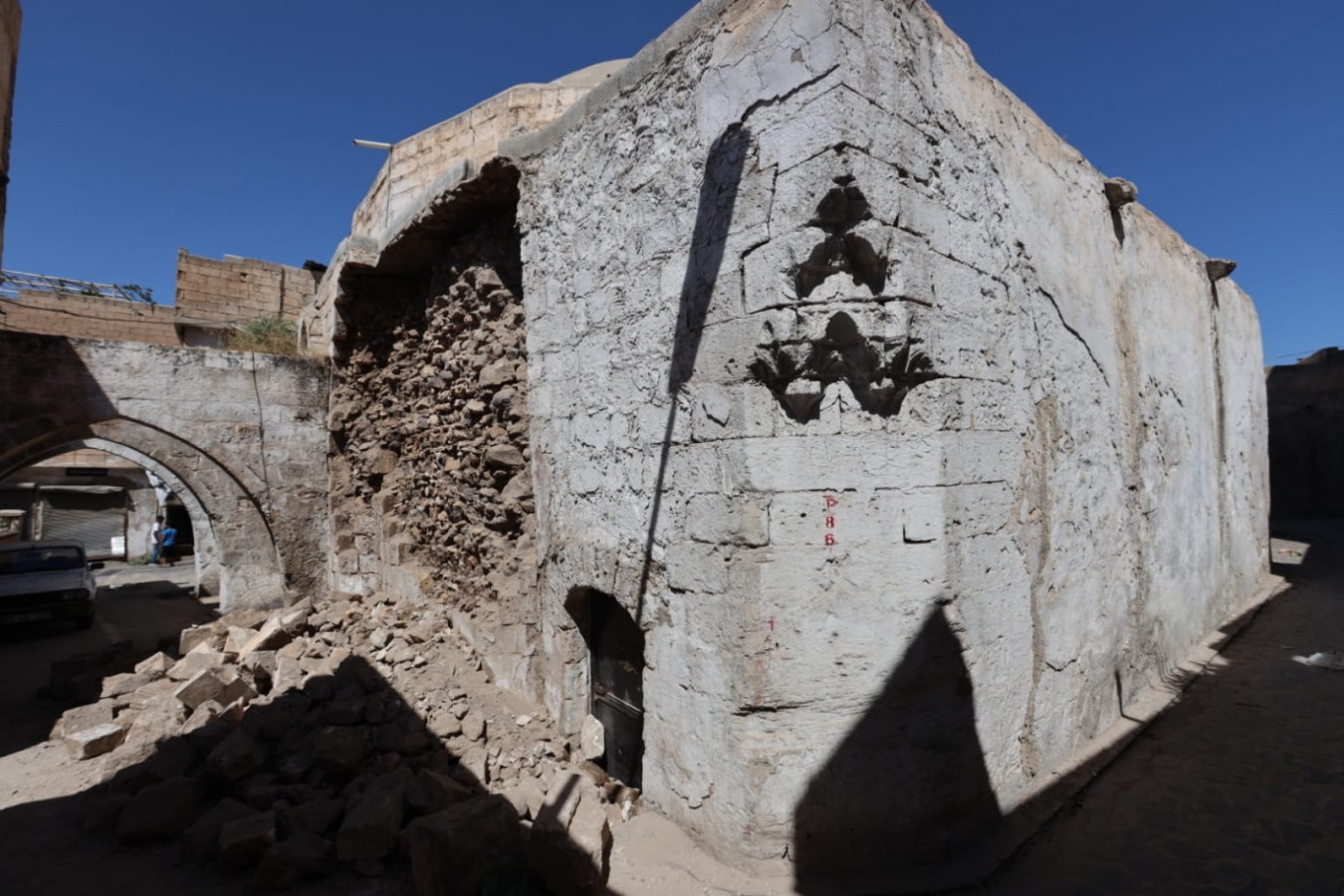 Urfa'da 300 yıllık hamamda çökme! Belediyeden açıklama