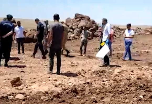 Hilvan’da tarlada  insan kafatası ve kemikler bulundu