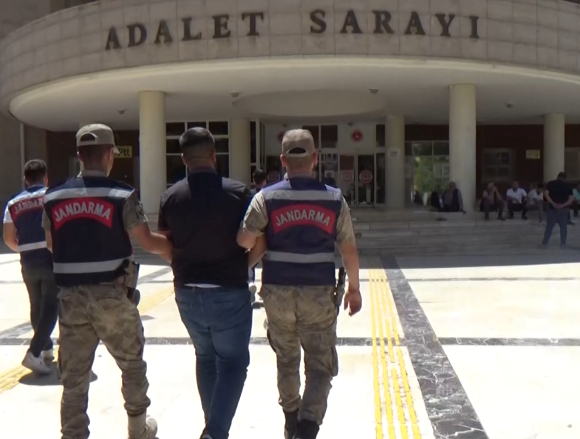 Karaköprü'de bağ evlerini soyan hırsızlar jandarma tarafından yakalandı