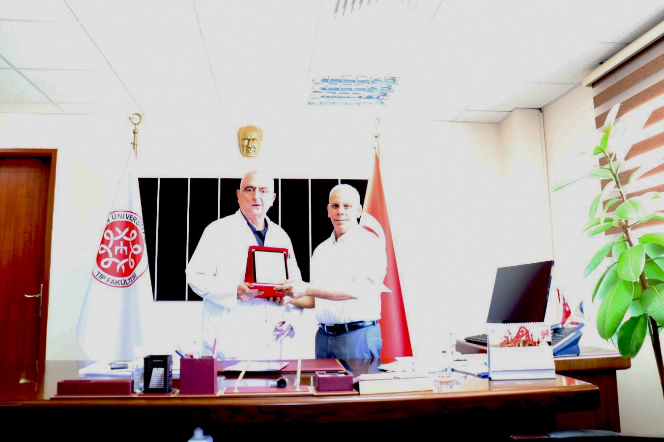 Urfa'da başarılı doktor emekliye ayrıldı