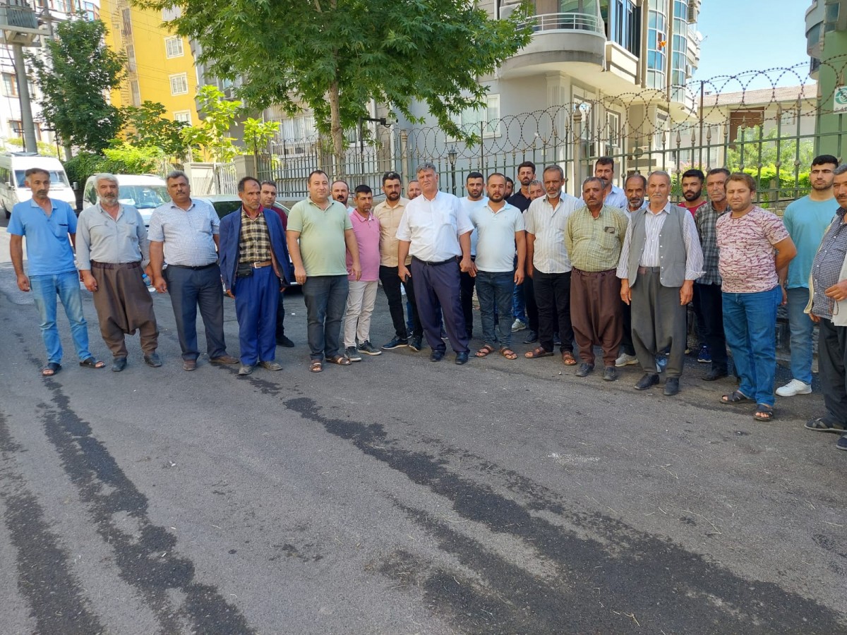 Şanlıurfa'da köylü muhtara karşı ayaklandı!