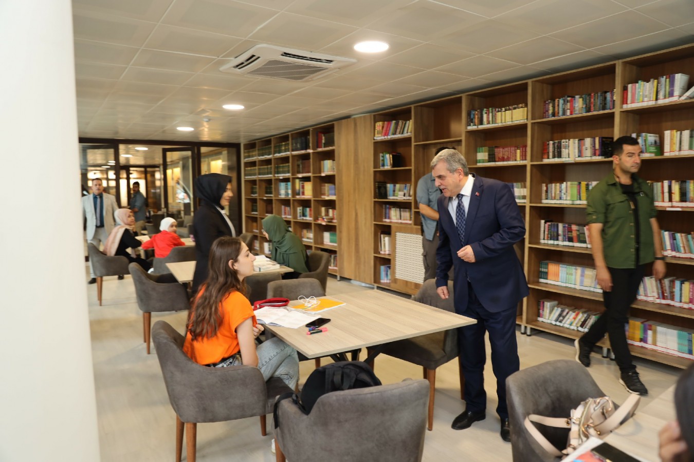 Başkan Beyazgül Kadın Destek Merkezindeki kursiyerlerle buluştu