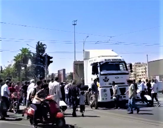 Şanlıurfa'nın tam merkezinde tır dehşet saçtı!