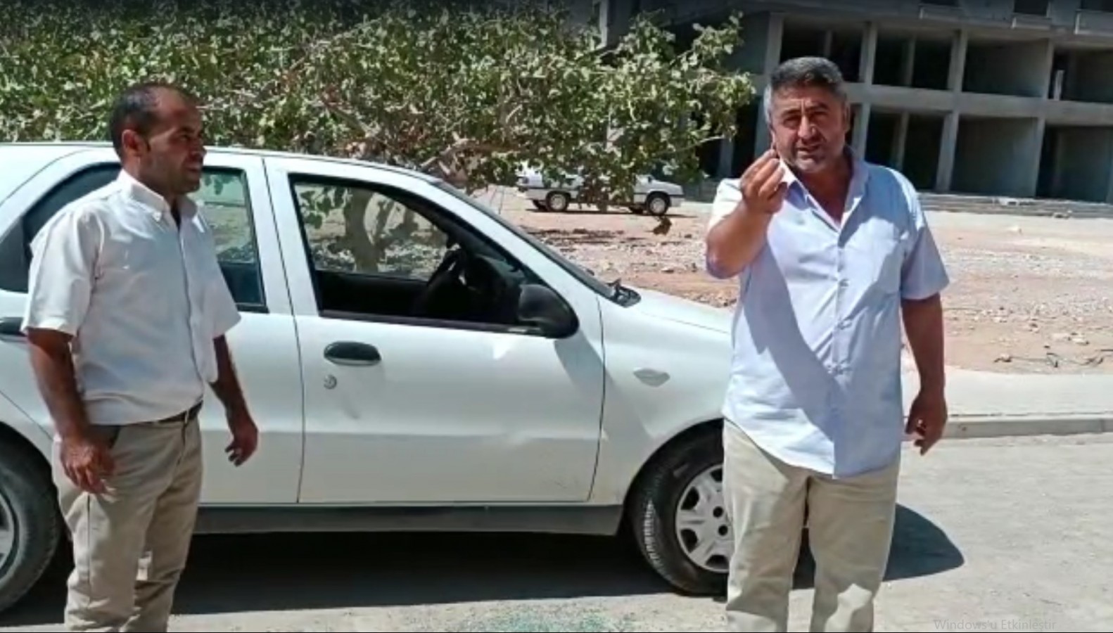 Sınırdan gelen silah sesleri esnafı tedirgin ediyor