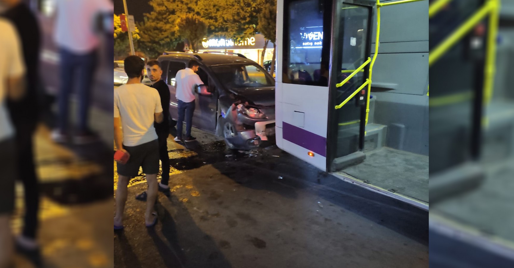 Karaköprü'de kaza! Otobüse çarptı